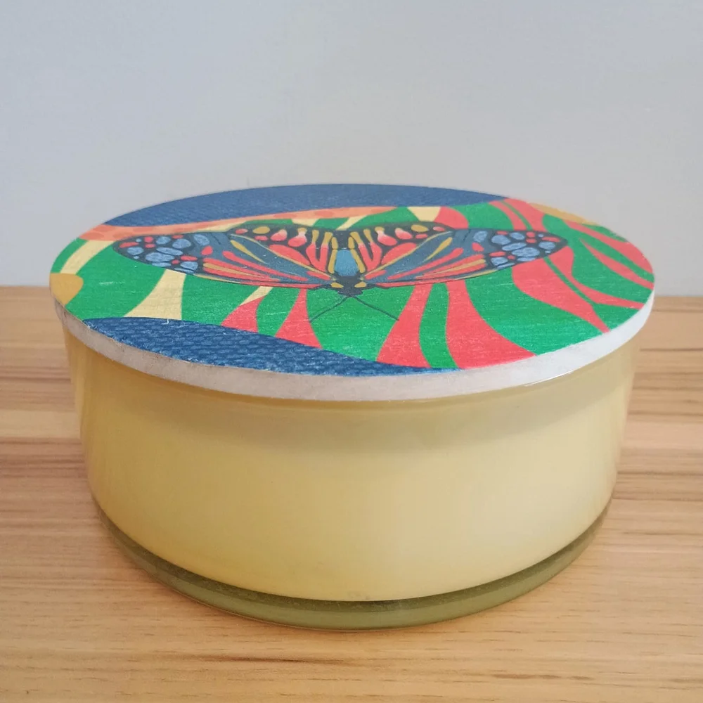 Sand + Fog Amber & Fig Hand Poured Candle 36oz 7 Wick Butterfly Wood Top